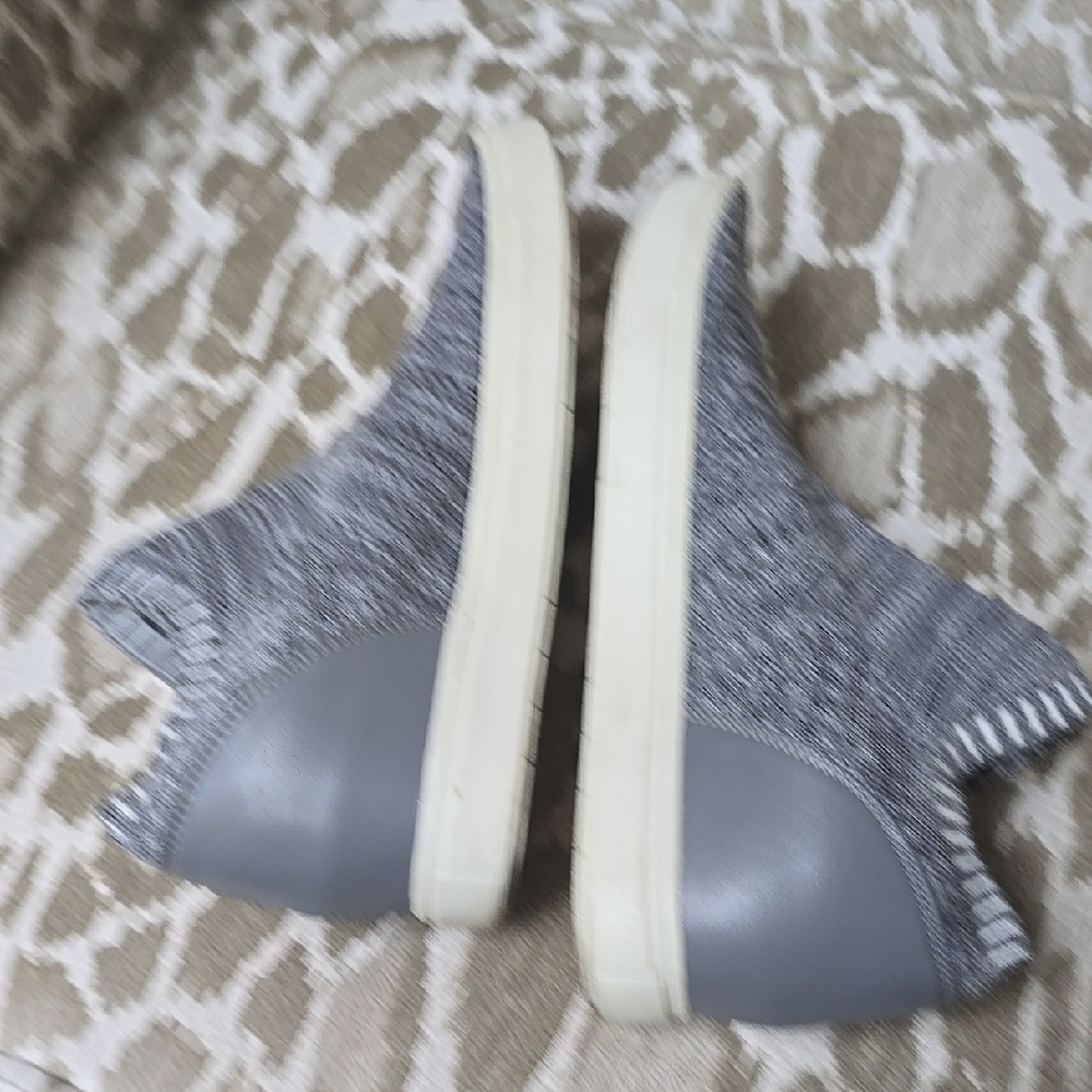 Brash Gray Knit Slip-On Sneakers with Textured Upper - Picture 5 of 13